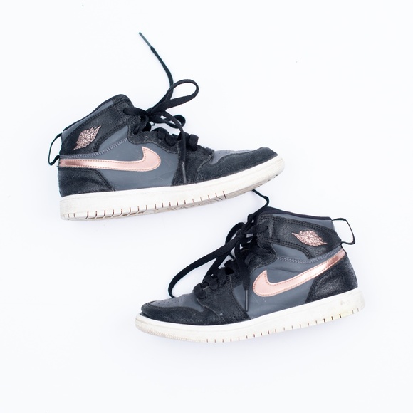 Nike Other - Nike Jordan 1 Retro High size 2Y 705303-006